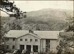 The Bebbs oriented the Inn toward sweeping views of Mt. Leconte, TrilliumGap, Brushy Mountain and Winnesoka Knob
